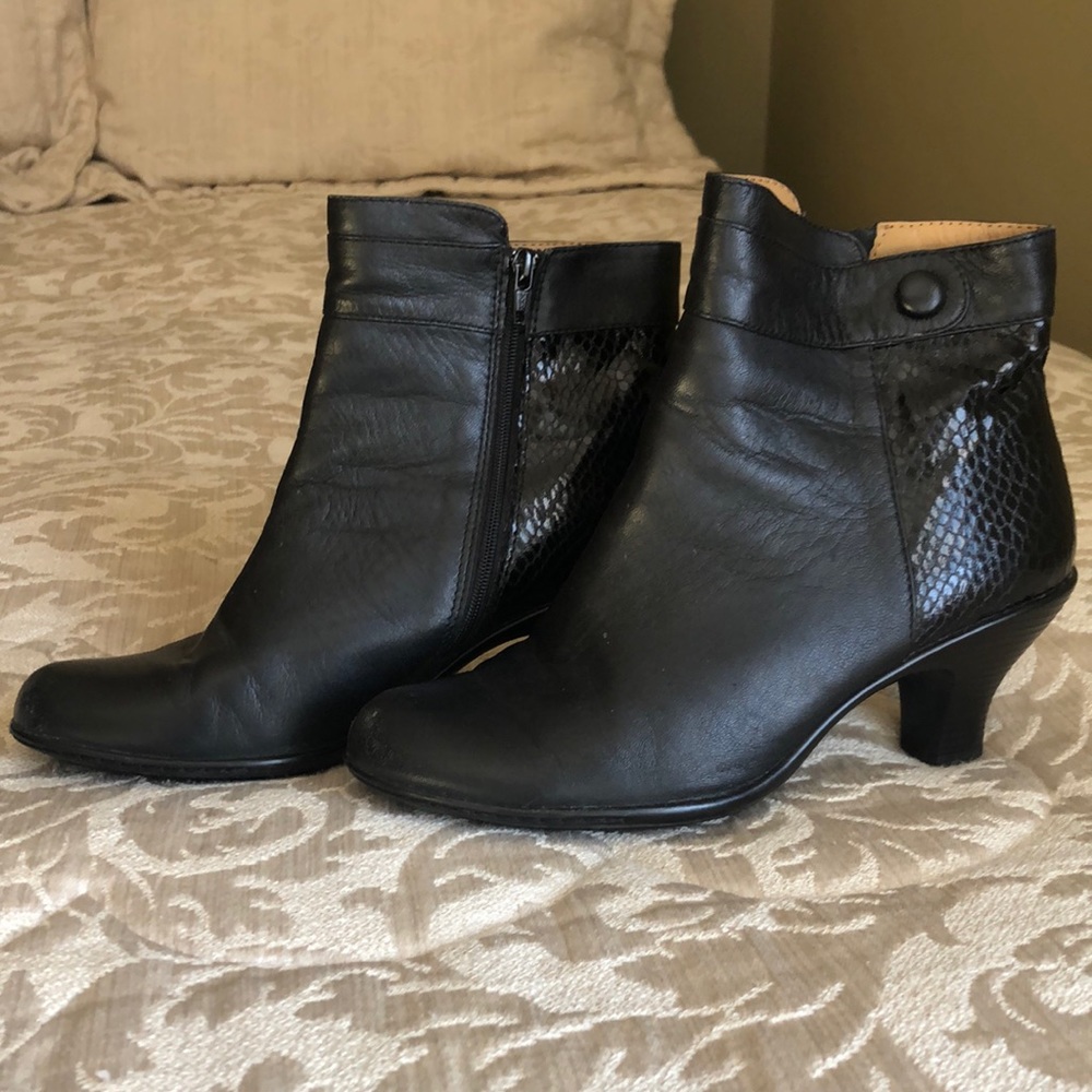 Softspots leather black booties